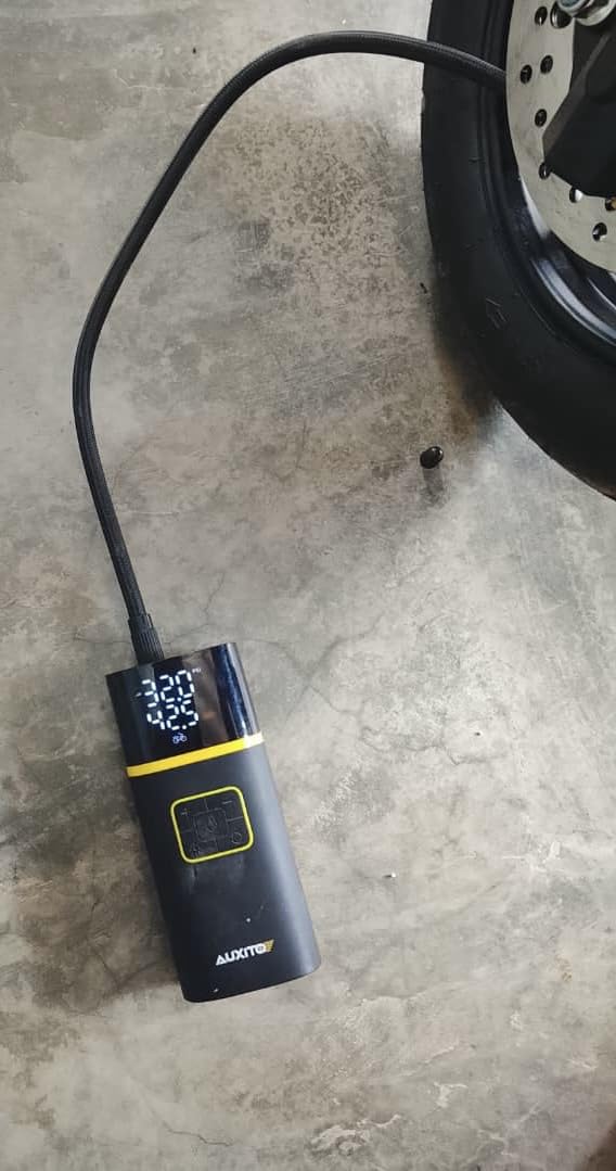 AUXITO 26000mAh Heavy Duty Portable Air Compressor for Pickup, Truck, RV | 150PSI Portable Tire Inflator, 65W Fast Charging, Auto Shut-Off, 3-in-1 Cordless Air Pump with Digital Display Pressure Gauge customer photo 2