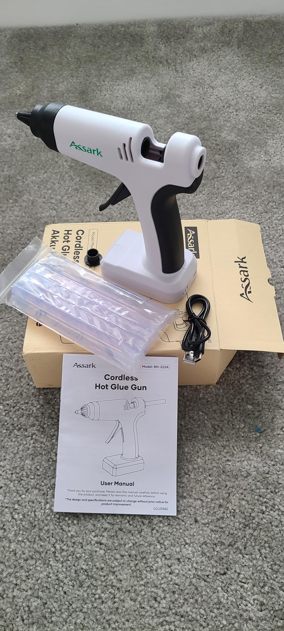 Cordless Hot Glue Gun, 6000mAh 60-Min Battery, Plug-in for Nonstop Use | Full Size,12V USB-C Rechargeable,60W Fast Preheat, Battery Indicator, 10 Glue Sticks & Charging Cable,Steady Glue Flow customer photo 1