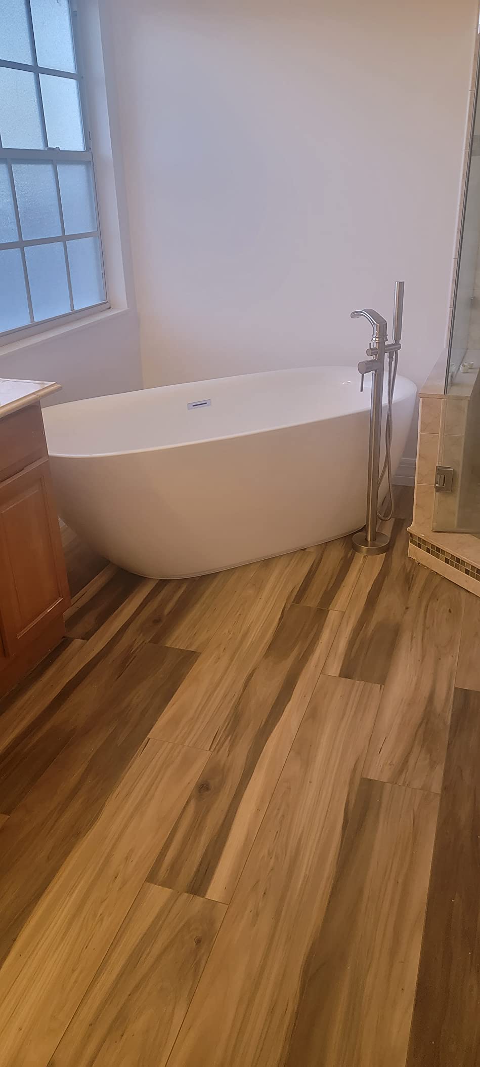 ANZZI 67 In Freestanding Acrylic Bathtub Flat Bottom Soaking Tub White customer photo 1