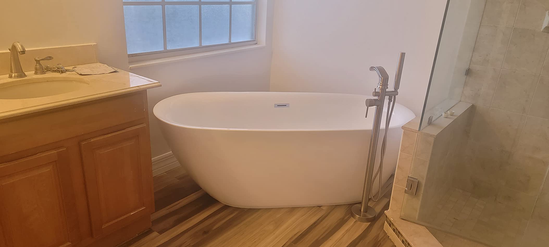 ANZZI 67 In Freestanding Acrylic Bathtub Flat Bottom Soaking Tub White customer photo 2