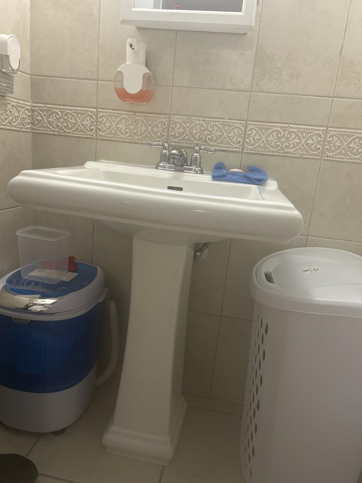 Bathroom Pedestal Sink, 20 x 26