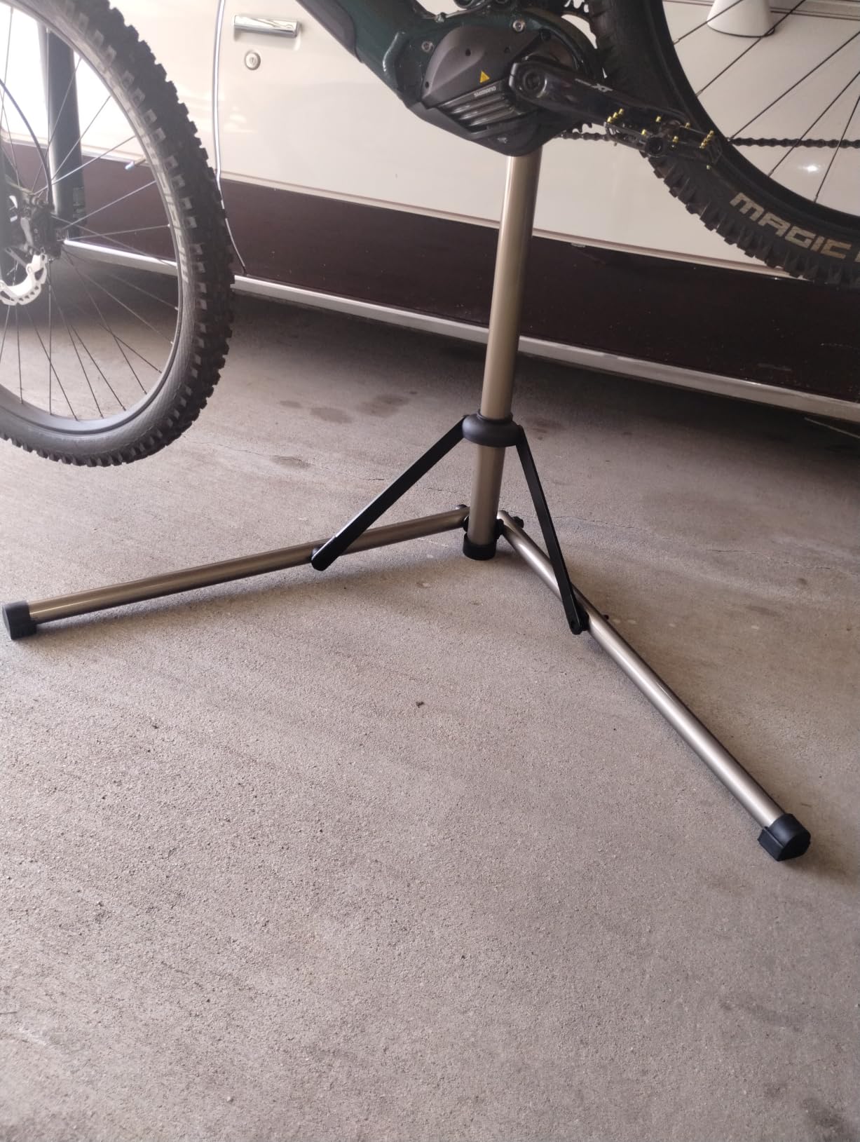 ROCKBROS Bike Repair Stand, Heavy Duty Workstand for E-Bike,MTB & Road Bike customer photo 1