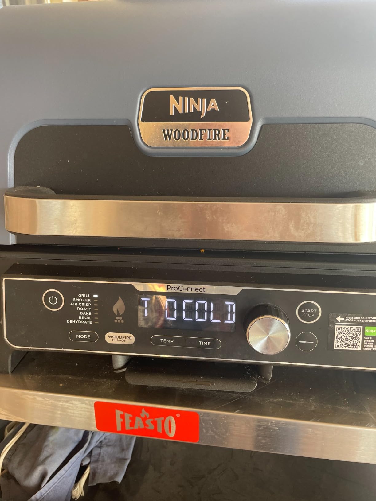 Ninja Woodfire ProConnect Premium XL Outdoor Grill & Smoker, Black & Gold customer photo 2