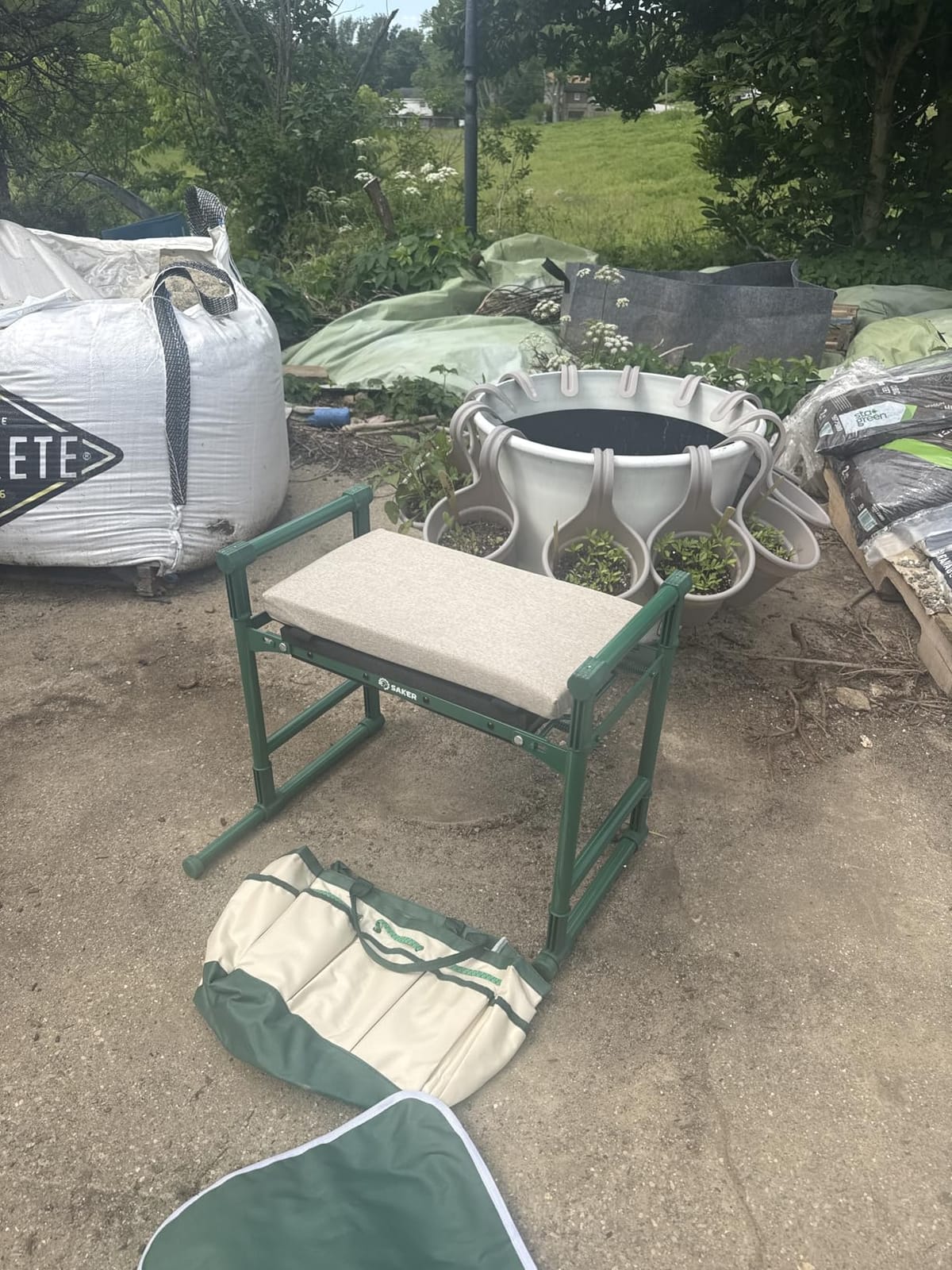 Saker 2026 Upgraded Garden Kneeler and Seat with 500LB Frame & Soft Pad | Foldable Stool, Heavy-Duty Steel, Comfort Kneeling, Support for Elderly, Gardening & Outdoor Tasks(Luxury Version) customer photo 1