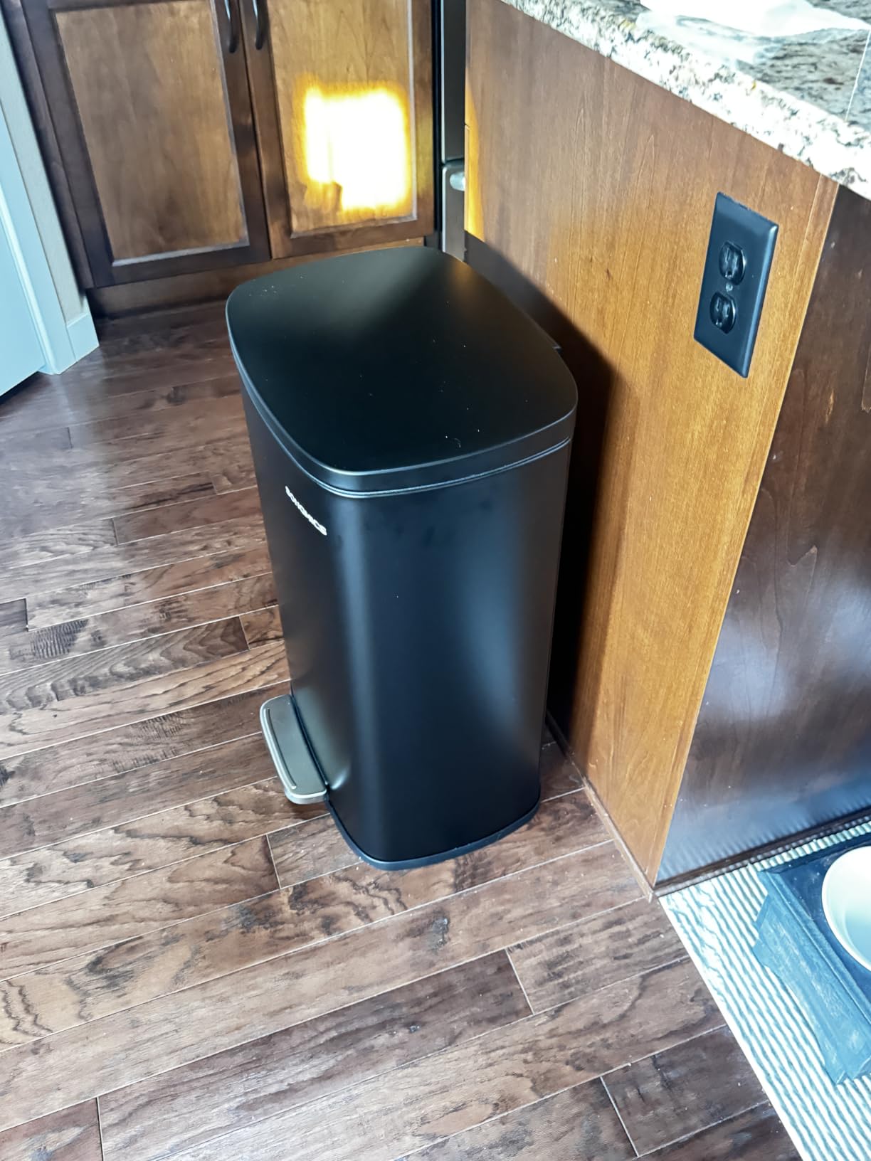 SONGMICS 20 Gallon (75 L) Trash Can, Stainless Steel, Step-On Pedal customer photo 1