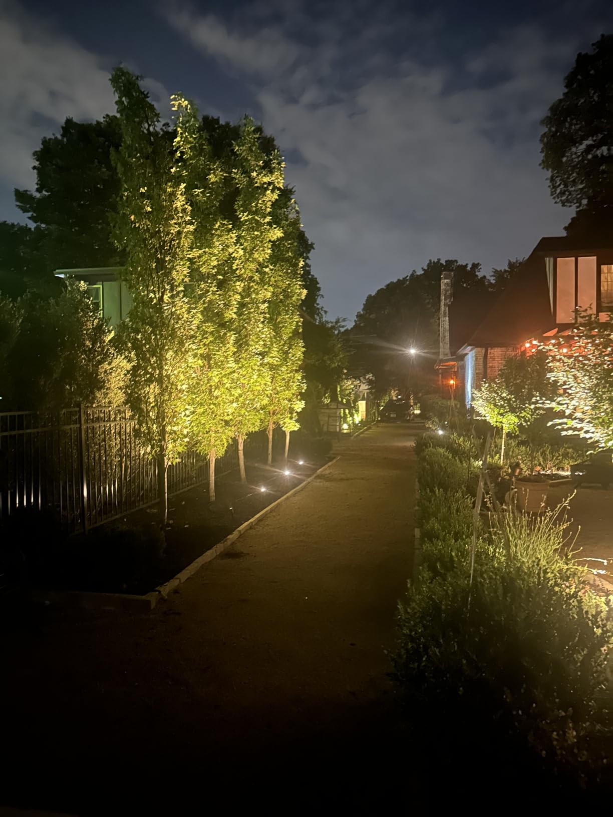 SUNTHIN Outdoor Landscape Lighting, 16 Pack LED Spot Lights Kit, Warm White customer photo 2