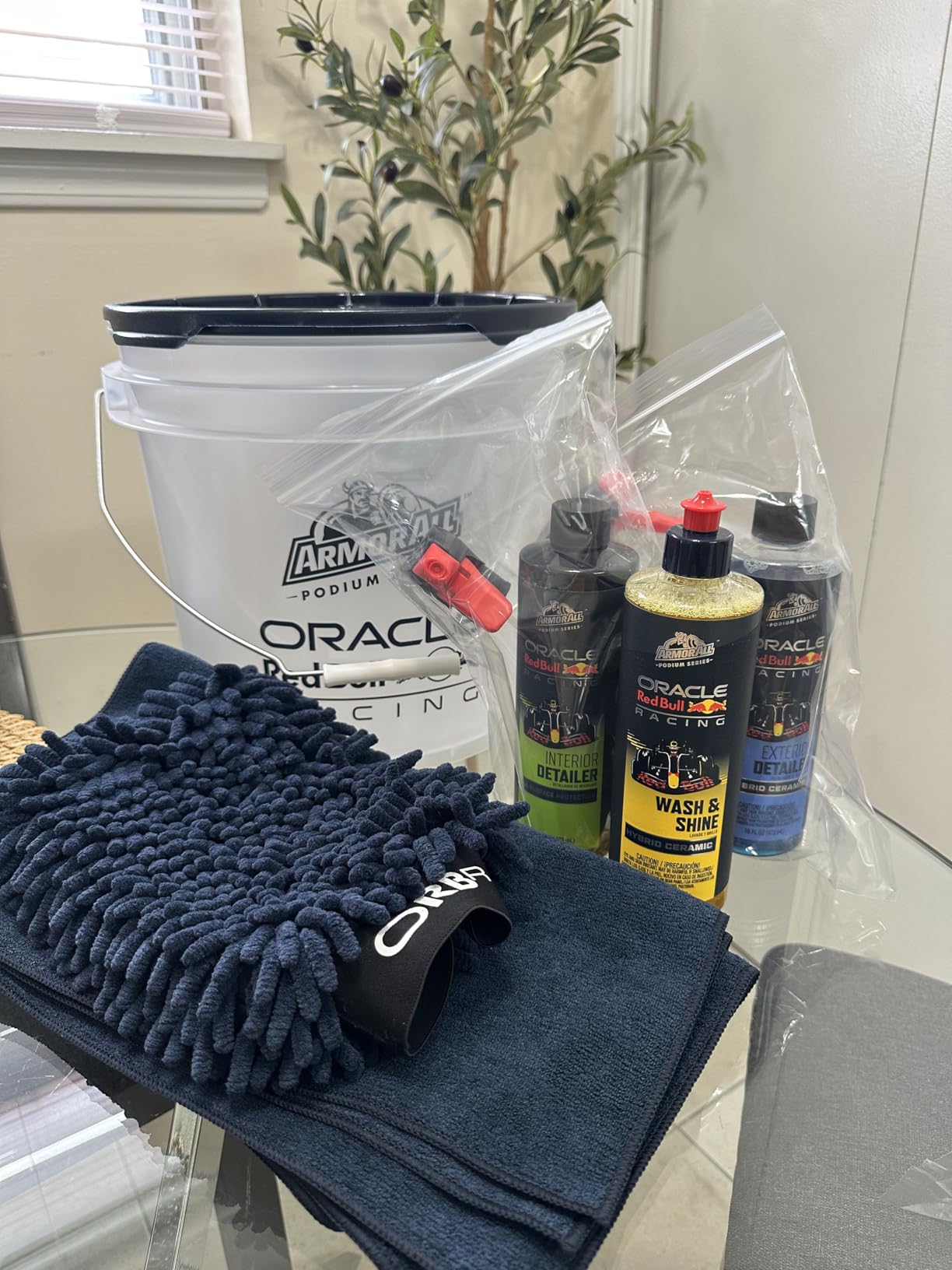 Armor All Podium Series Elite 9‑Piece Car Detailing Kit - Car Cleaning Kit with Bucket, Car Wash, Detailer Sprays, Wash Mitt & Microfiber Towels, Car Gift, Developed with Oracle Red Bull Racing customer photo 1