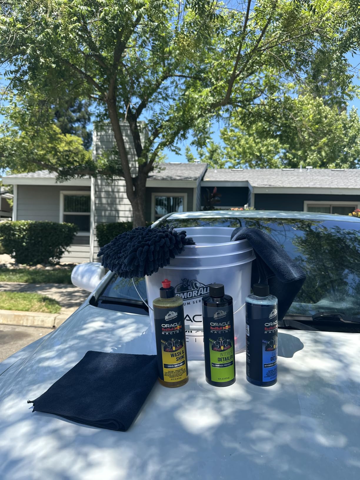 Armor All Podium Series Elite 9‑Piece Car Detailing Kit - Car Cleaning Kit with Bucket, Car Wash, Detailer Sprays, Wash Mitt & Microfiber Towels, Car Gift, Developed with Oracle Red Bull Racing customer photo 2