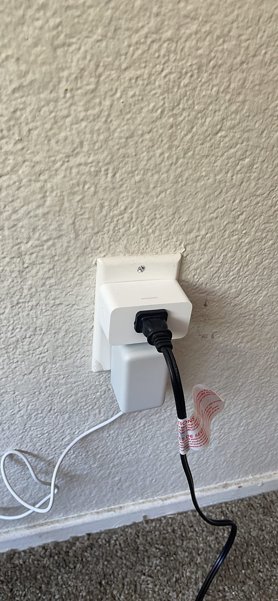 Philips Hue Smart Plug, 4-Pack , White customer photo 2