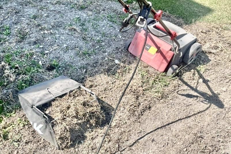 26-Inch Lawn & Leaf Sweeper, Manual Push Grass Catcher with 7 Cu.Ft. Collection Hopper, Height-Adjustable Rotating Brushes for Yard Cleanup Grass Catchers customer photo 1