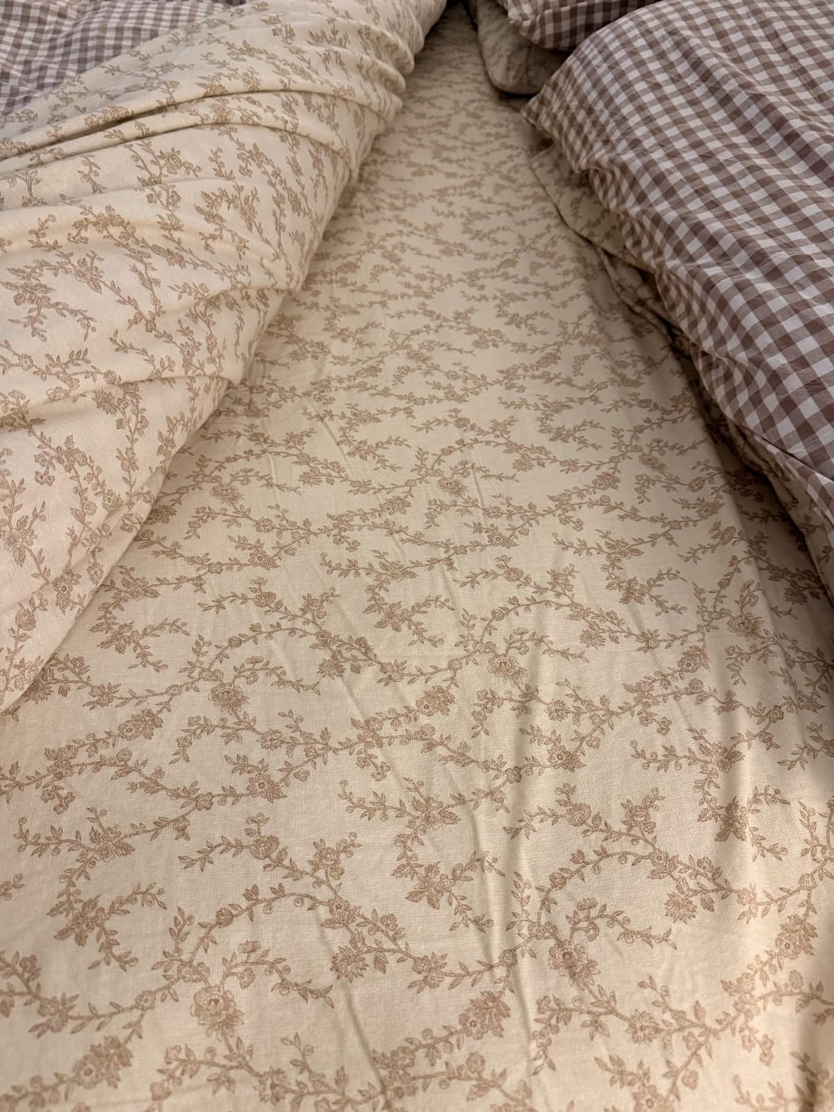 Laura Ashley - Full Cotton Flannel Sheet Set with Pillowcases customer photo 1