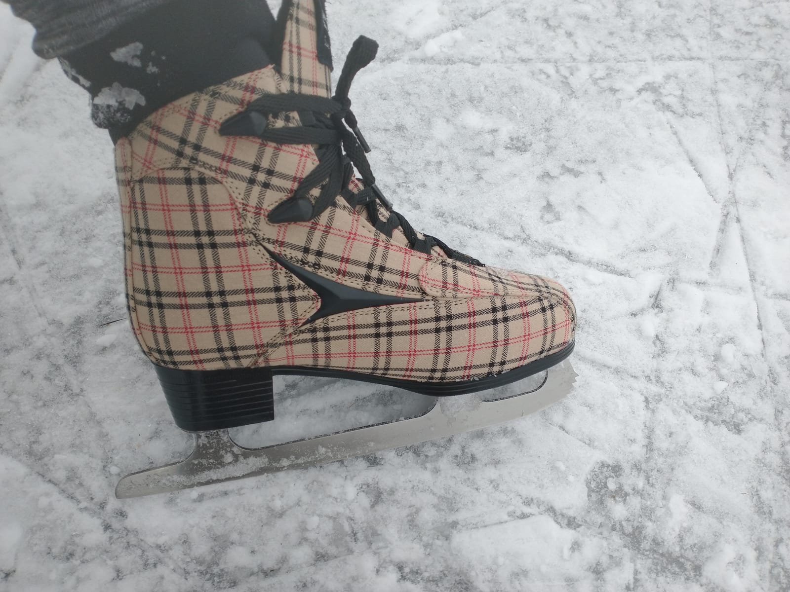 ROCES Brit’s Women’s Ice Skates – Reinforced Synthetic Upper, Anatomic Padded Footbed & Stainless Steel Blade, Italian Figure Skates for Comfort & Performance, Modern Plaid Design customer photo 2