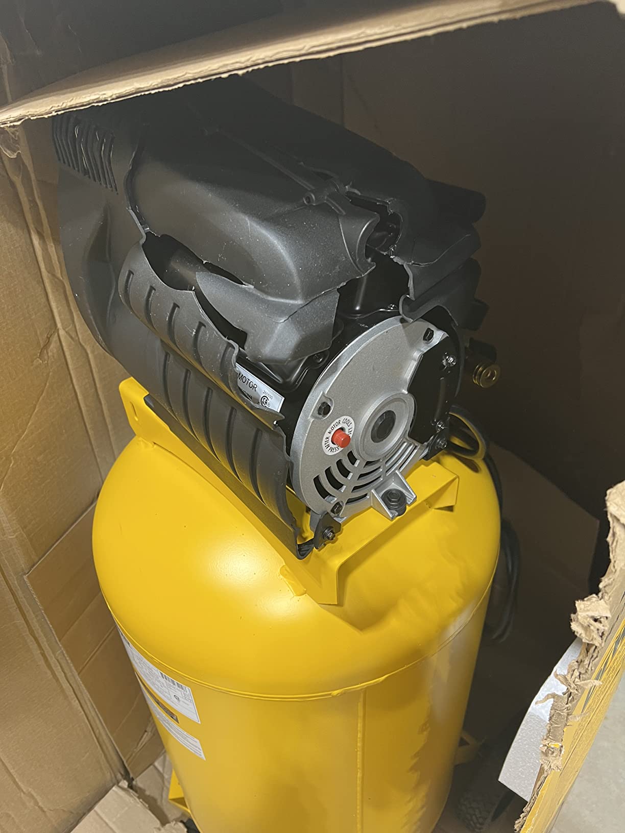 DEWALT 30-Gallon Portable Vertical Air Compressor (DXCMLA1983012) customer photo 1