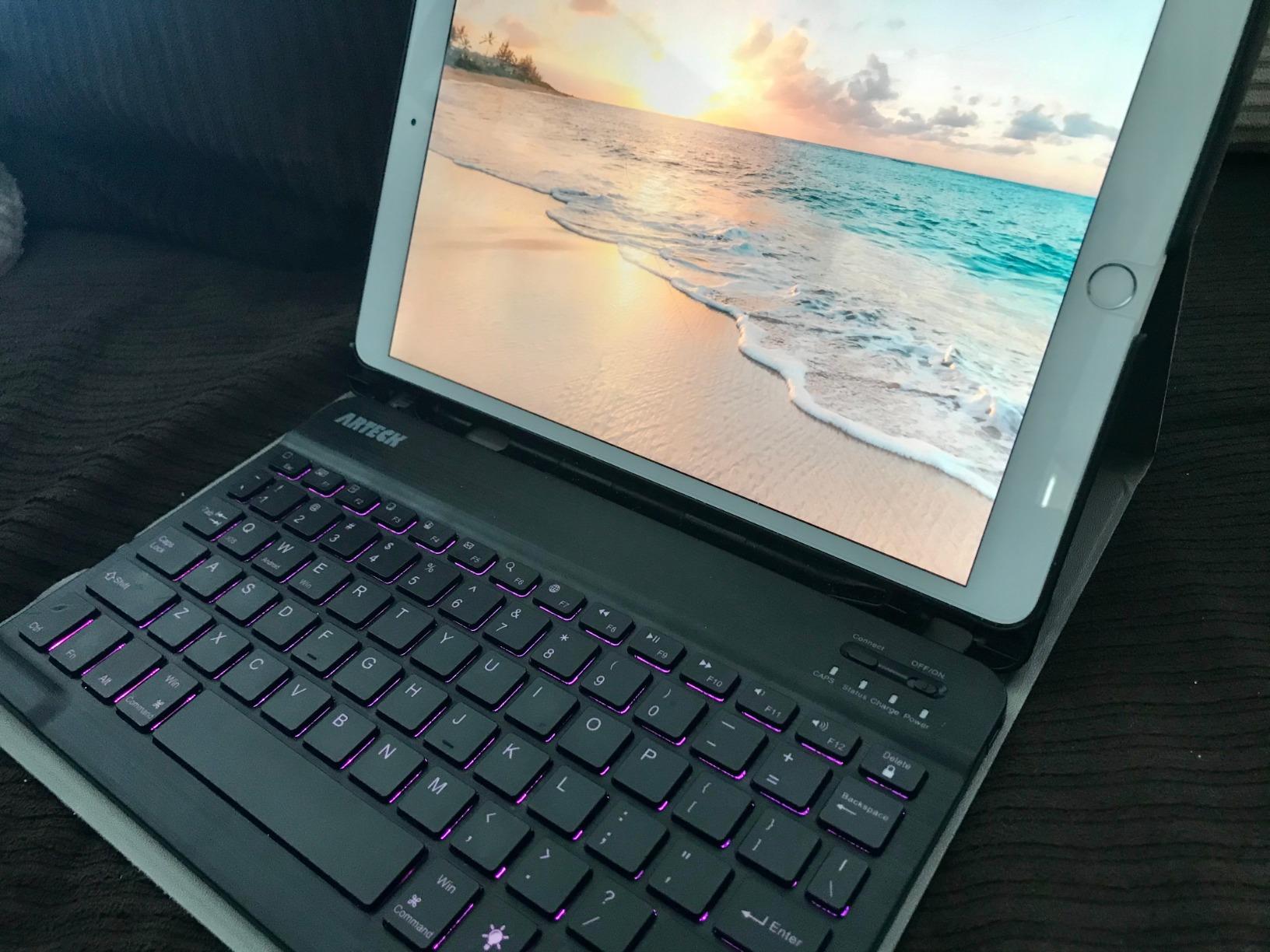 Arteck Universal Backlit Wireless Bluetooth Keyboard for iPad, Tablet, PC customer photo 1