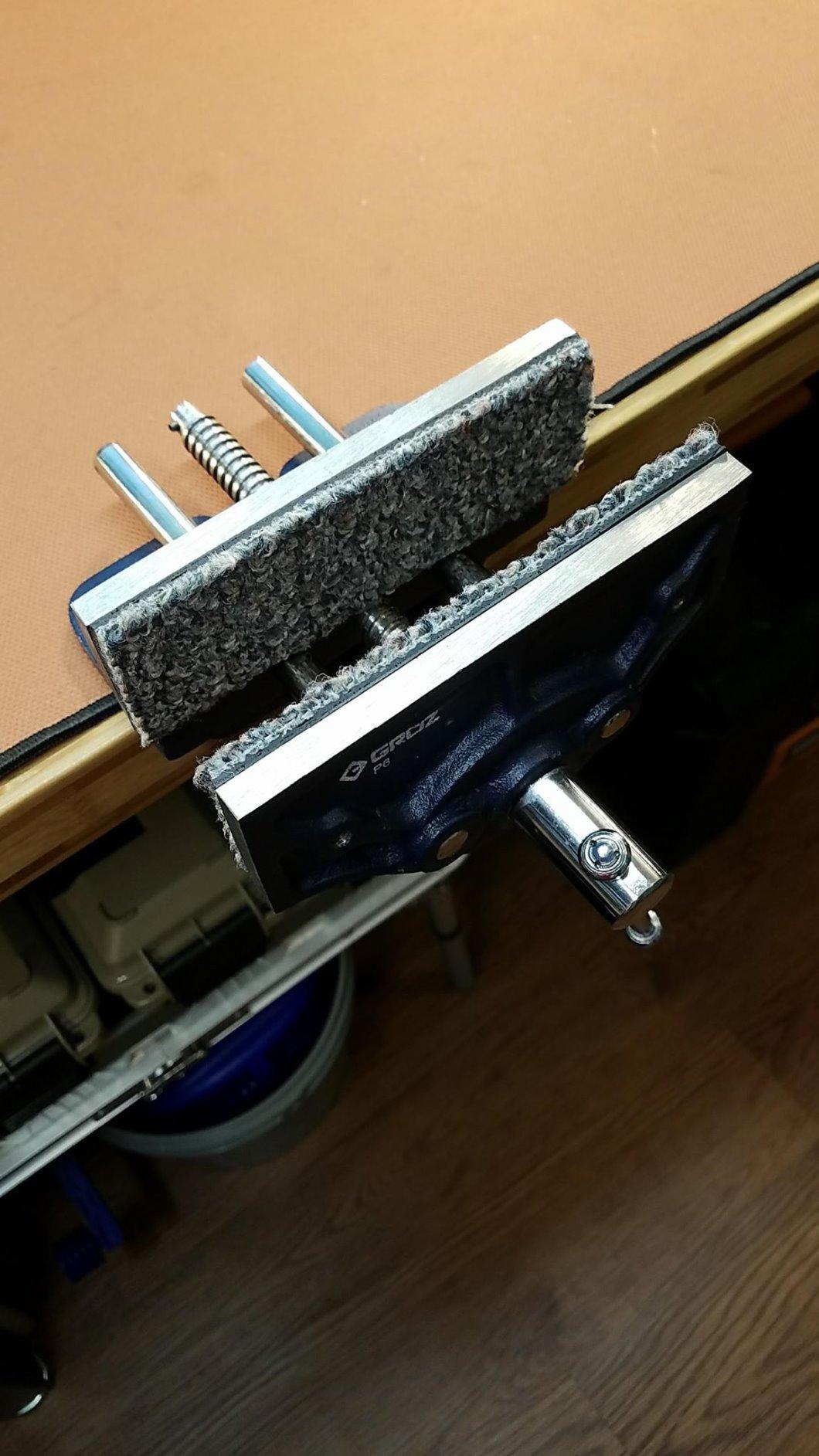 Groz 6-Inch Portable Woodworking Vise, Dual Mount Bench Clamp or Bolt-Down, Cast Iron with Toe-In Jaws and Chrome-Plated Screw, for Woodworkers and DIY (39006) customer photo 1