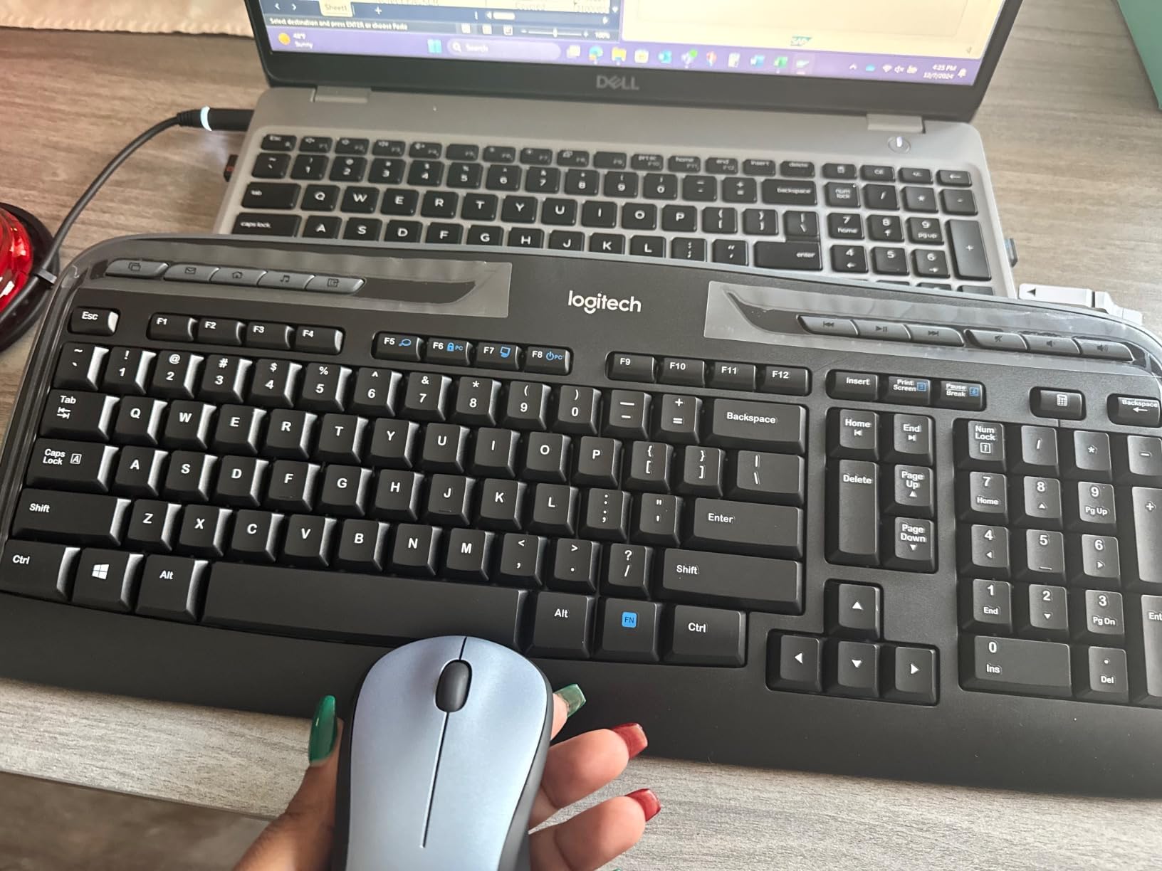 Logitech MK335 Full Size Quiet Wireless Keyboard Mouse Combo - Black/Silver customer photo 2