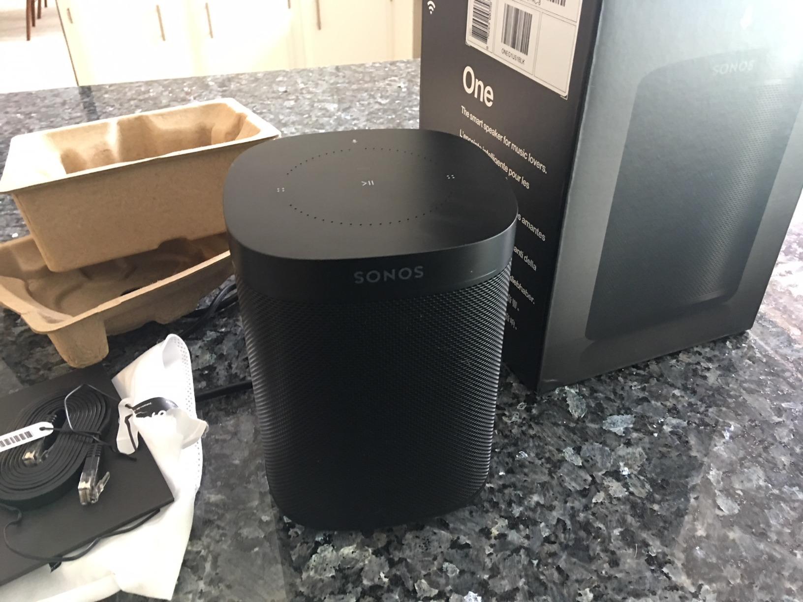 Sonos One (2017) - Black customer photo 1