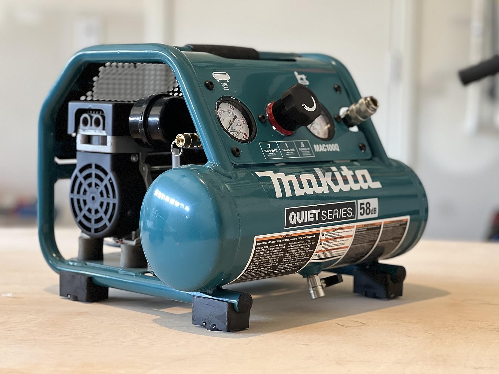 Makita MAC100Q Quiet Series, 1/2 HP, 1 Gallon Compact, Oil-Free, Electric Air Compressor customer photo 2