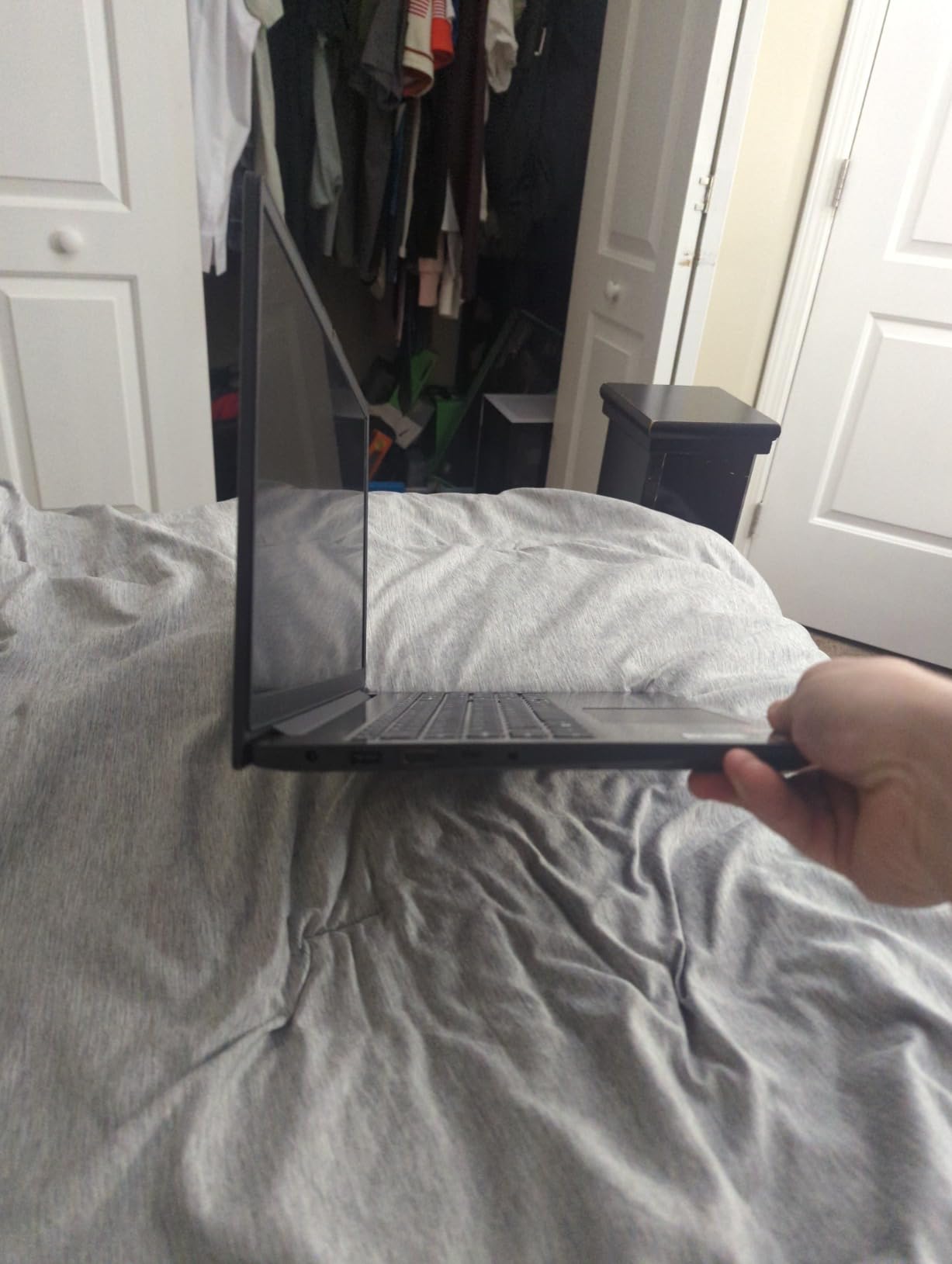 Lenovo Laptop V15 G6, AMD Ryzen 7 170, 16GB RAM, 512GB SSD, Windows 11 Pro customer photo 1