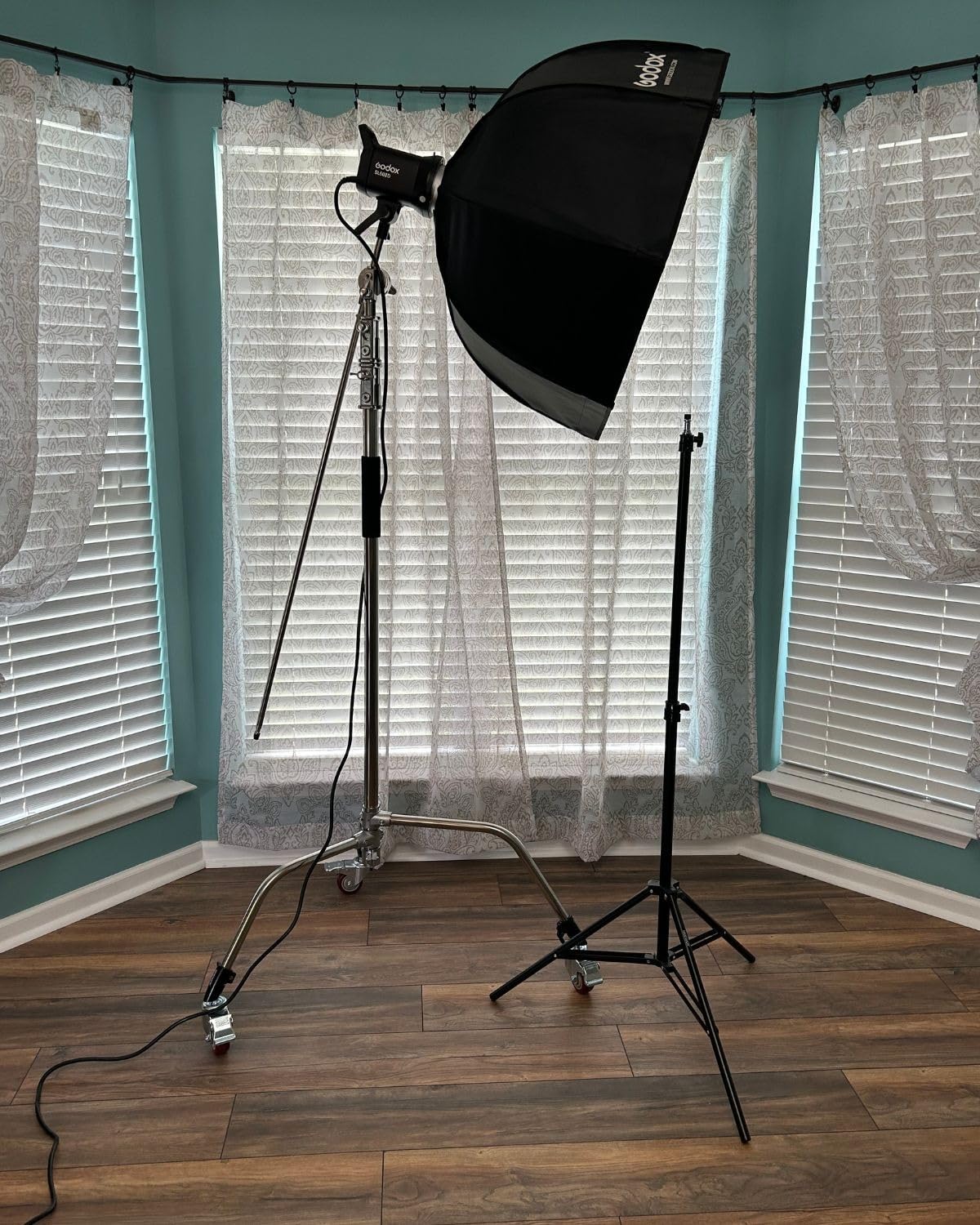 Neewer 10 Feet/3 Meters Adjustable C-Stand Light Stand with 4 Feet/1.2 Meters Extension Boom Arm, 2 Pieces Grip Head and Carry Bag for Photography Studio Video Reflector, Umbrella, Monolight, etc customer photo 1