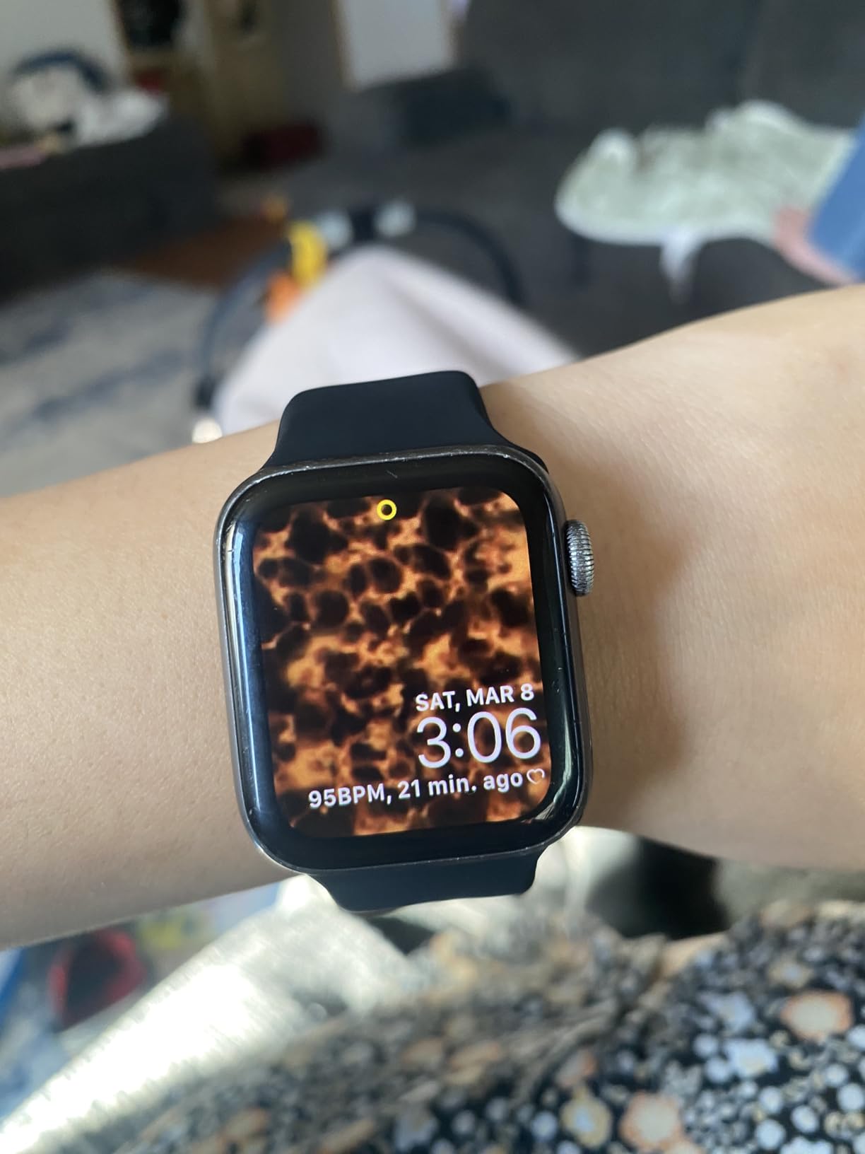 Apple Watch SE (GPS, 40mm) - Space Gray Aluminum Case with Black Sport Band (Renewed) customer photo 1