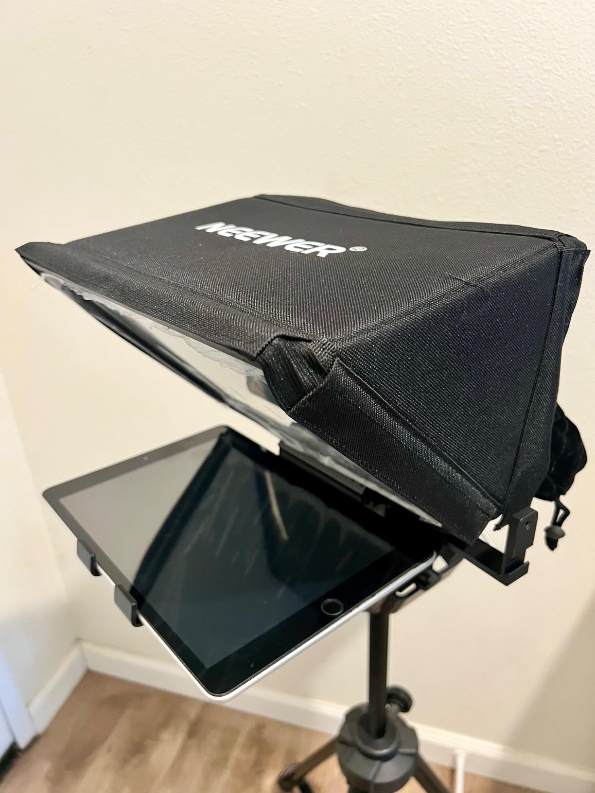 NEEWER X12 14 Inch Aluminum Alloy Teleprompter for iPad Tablet Phone Camera customer photo 1