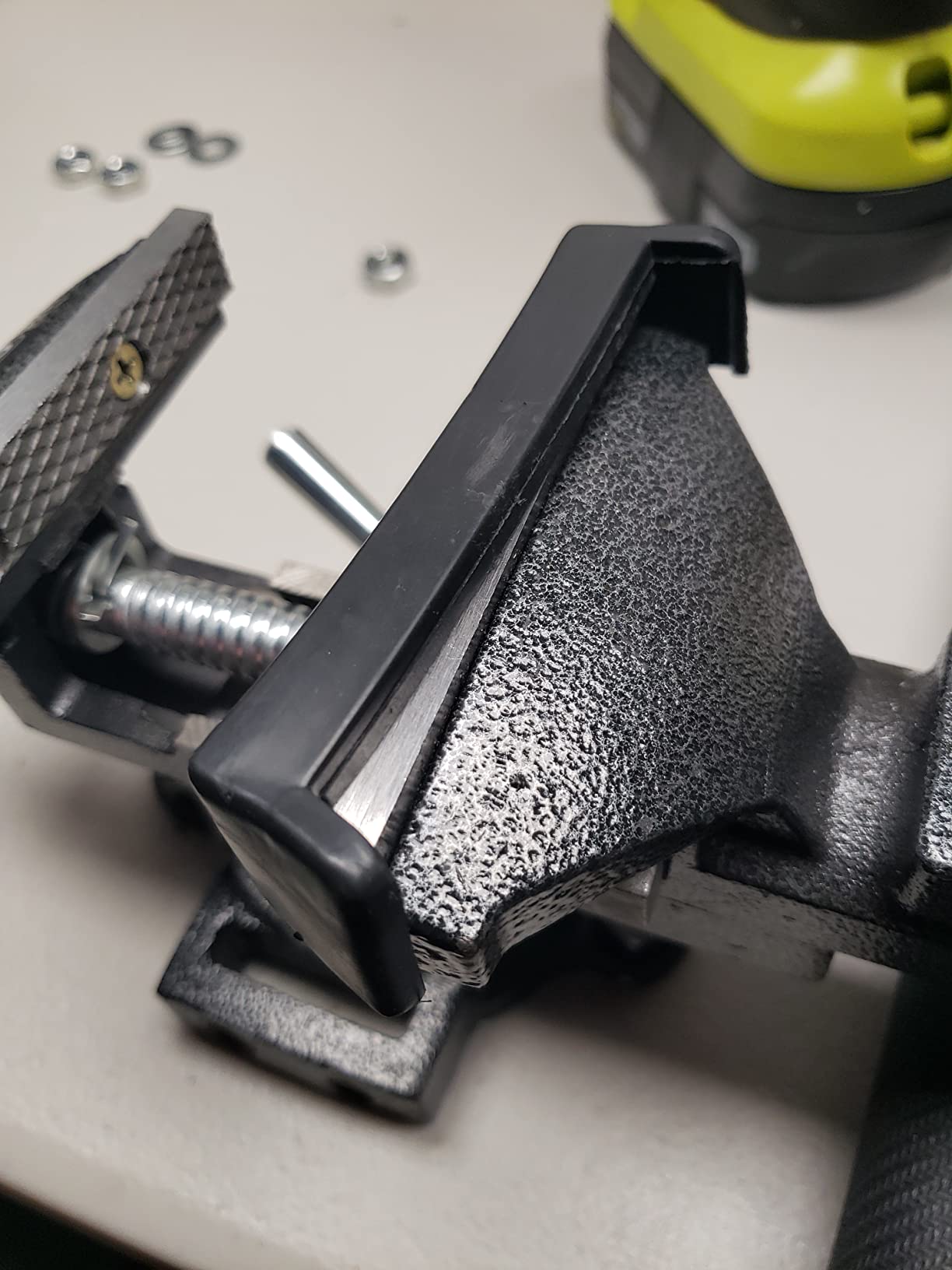 Table Vise or Bench Vise 3.2 Inch, 360° Swivel Clamp-On Vise Portable Home Vice with Large Anvil for Woodworking, Cutting Conduit, Drilling, Metalworking customer photo 1
