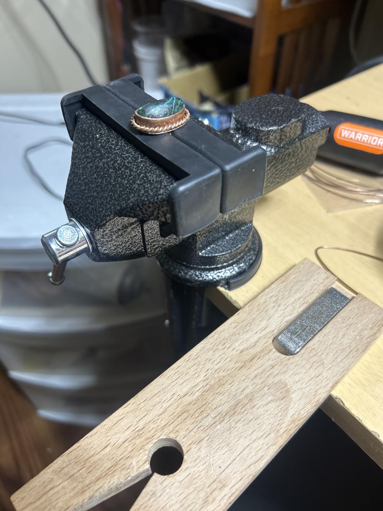 Table Vise or Bench Vise 3.2 Inch, 360° Swivel Clamp-On Vise Portable Home Vice with Large Anvil for Woodworking, Cutting Conduit, Drilling, Metalworking customer photo 2