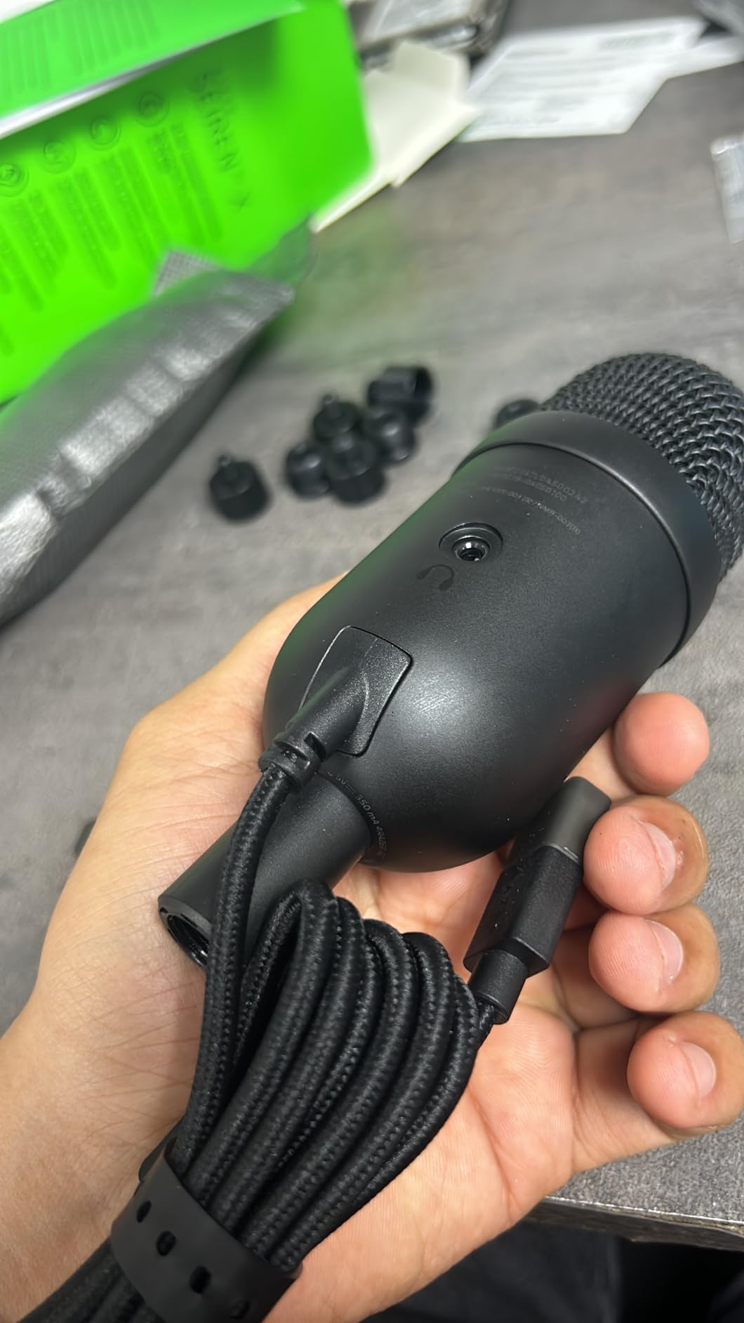 Razer Seiren V2 X USB Condenser Microphone for Streaming and Gaming on PC: Supercardioid Pickup Pattern - Integrated Digital Limiter - Mic Monitoring and Gain Control - Built-in Shock Absorber customer photo 1