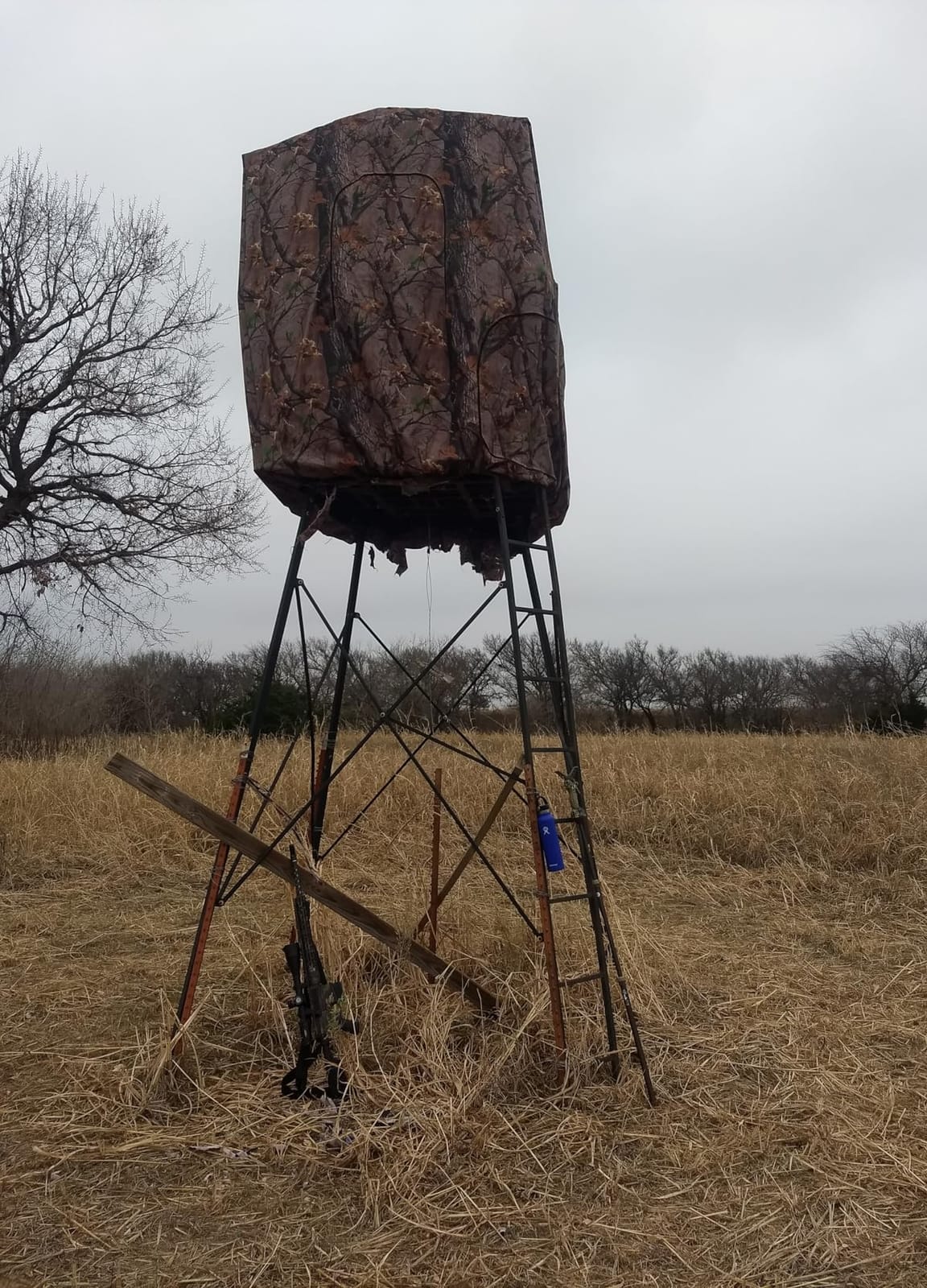 Muddy 12' Quad Pod Ladder Stand with Large 57 x 57 Platform & Hunting Blind customer photo 2