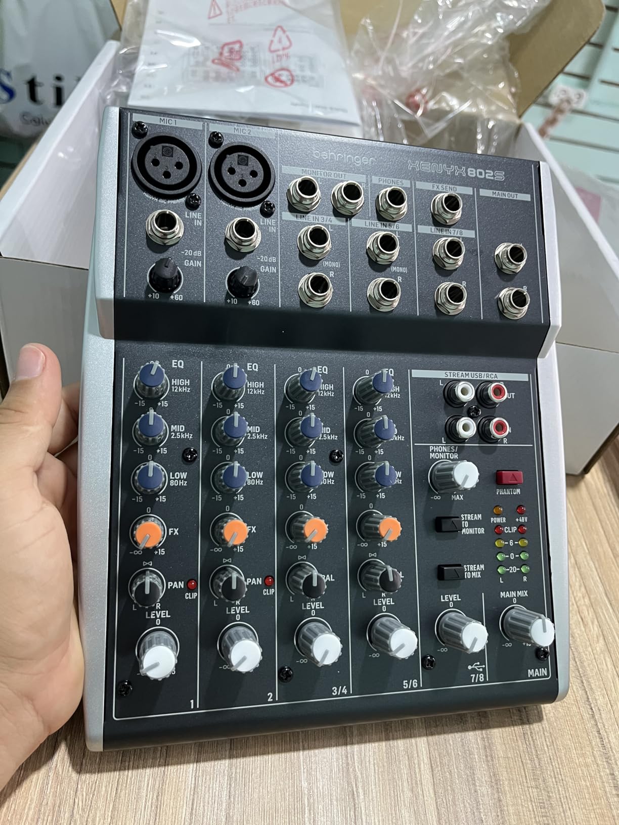 Behringer XENYX 802S Premium Analog 8-Input Mixer with USB Streaming Interface customer photo 2