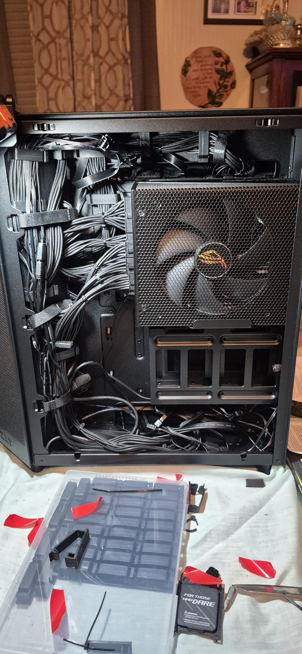 NZXT H6 Flow | CC-H61FW-01 | Compact Dual-Chamber Mid-Tower Airflow Case | Panoramic Glass Panels | High-Performance Airflow Panels | Includes 3 x 120mm Fans | Cable Management | White customer photo 1