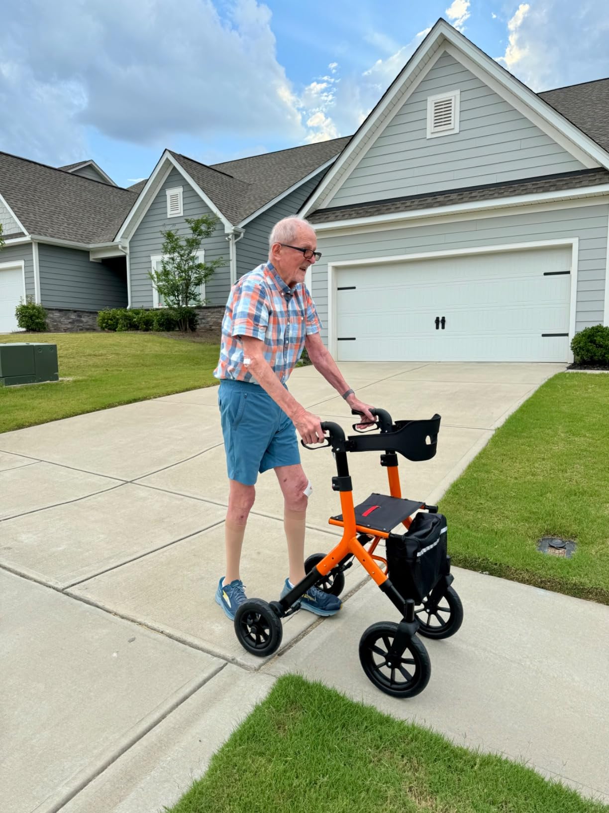 MAXWALK Walkers for Seniors with Seat, Tall Rollator Walker, Foldable customer photo 1