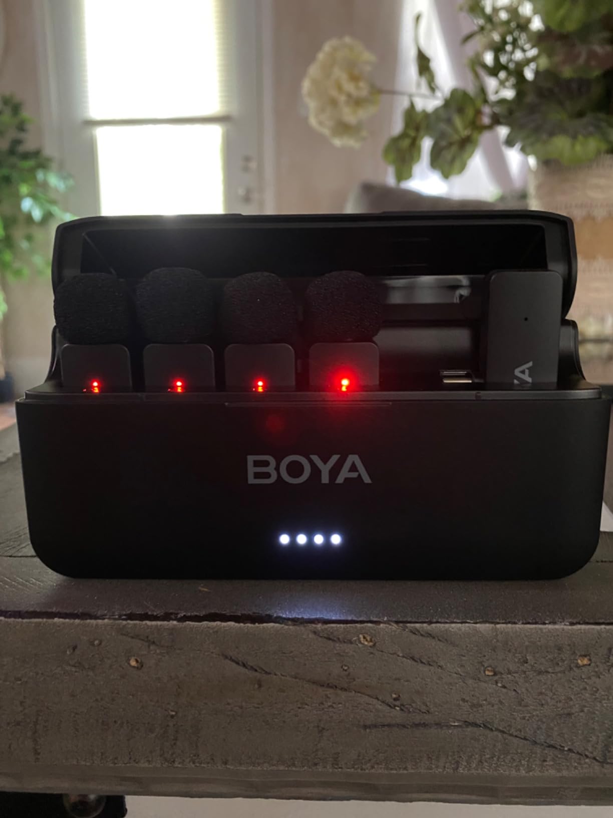 BOYA BY-V4U Wireless Lavalier Microphone for iPhone 17/16/15 Series Type C Smartphone with Charging Case, 4-Channel Mono Output, Omnidirectional Noise Cancelling Lapel Mic for Video Recording Podcast customer photo 2
