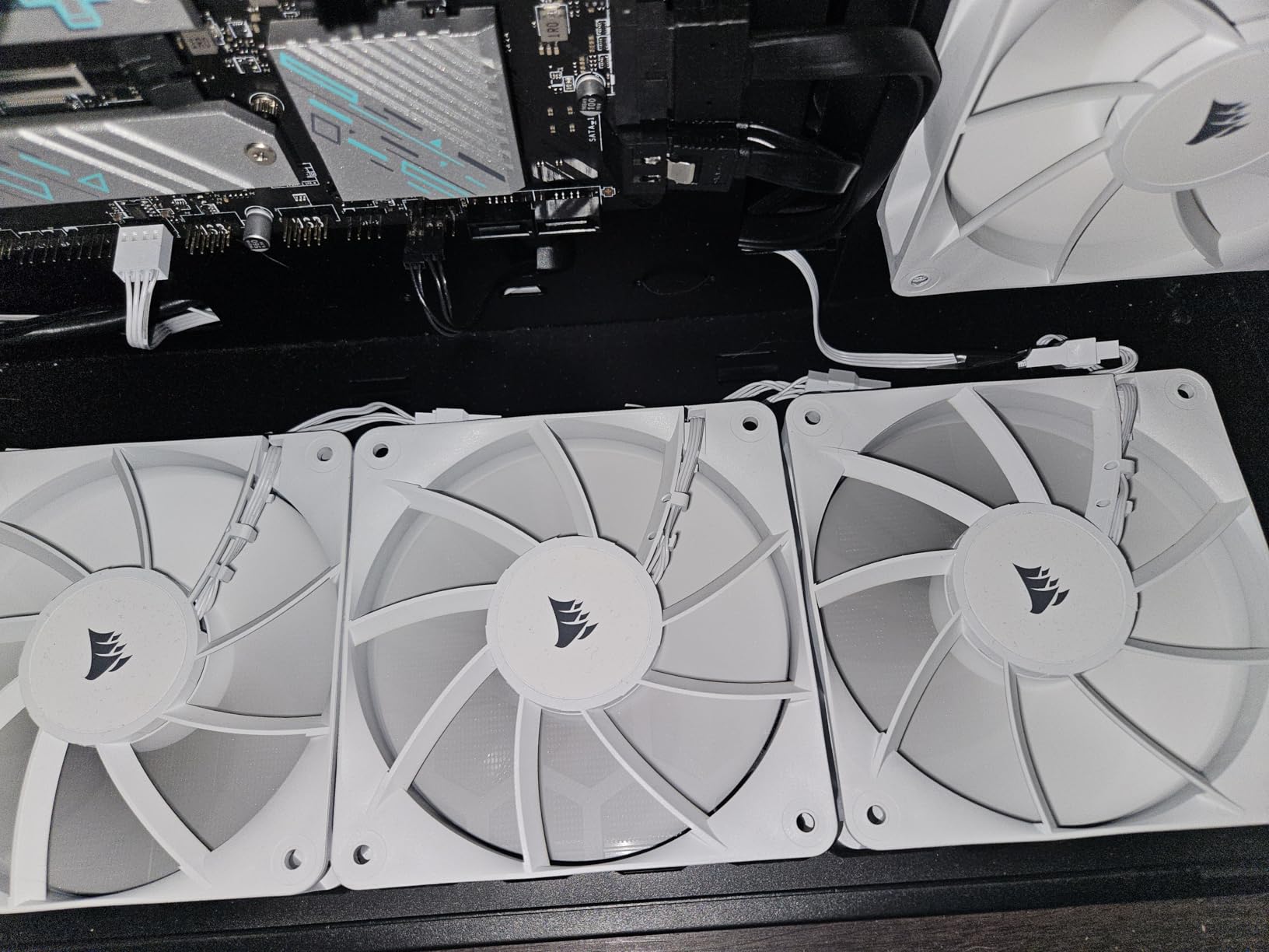CORSAIR RS140 140mm PWM Fans – Daisy-Chain Connection – Low-Noise – Magnetic Dome Bearing – Dual Pack – Black customer photo 2