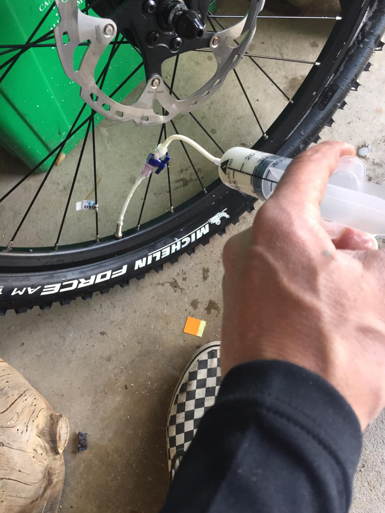 Stan's NoTubes Tire Sealant, Long Lasting Flat Prevention, Ultra Fast Sealing, up to 1/4
