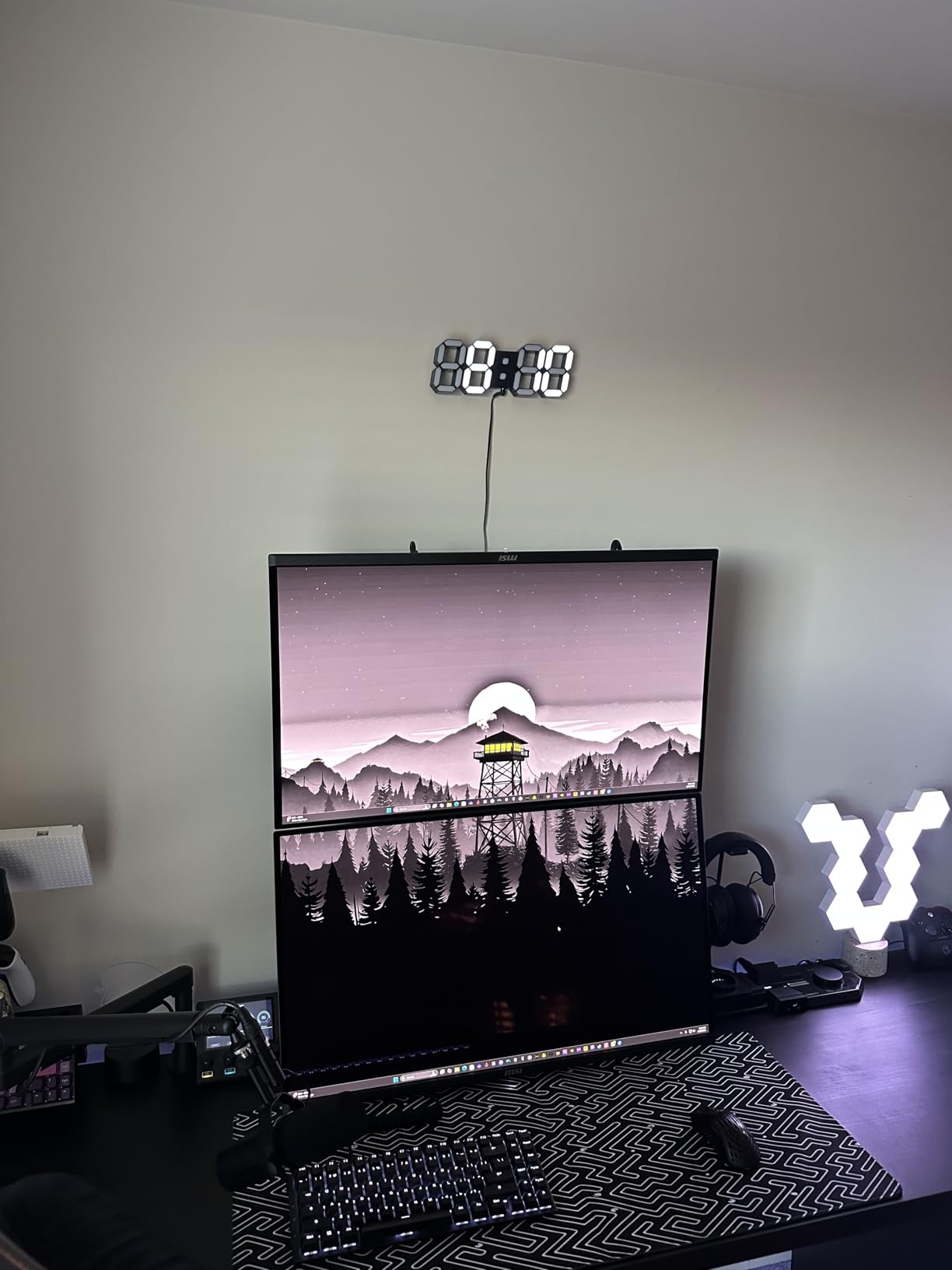 msi MAG 321UP QD-OLED 32-inch QD-OLED 3840 x 2160 (UHD) Computer Monitor, 165Hz, AMD FreeSync Premium Pro, HDMI 2.1, Display Port 1.4a, VESA Mountable, Tilt, Height Adjustable,0.03ms, Black customer photo 1