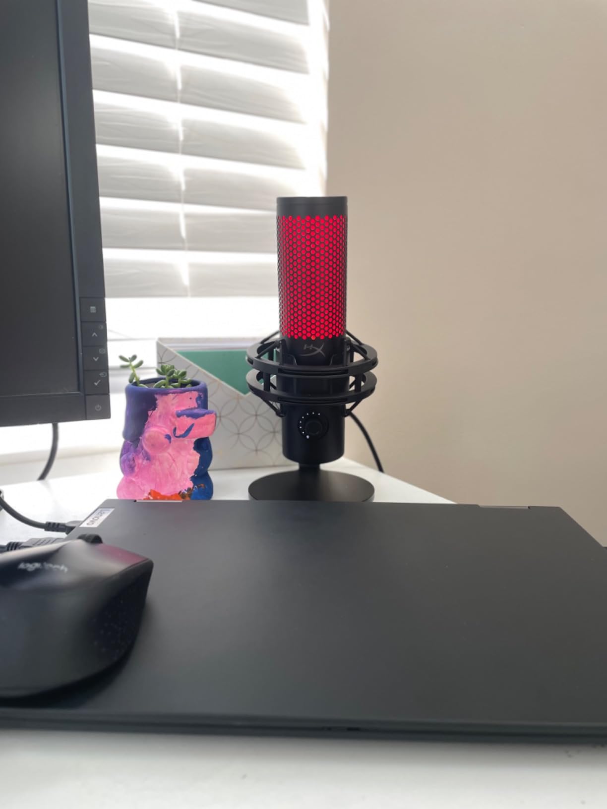HyperX QuadCast 2 – USB Microphone for Gaming, Streaming and Podcasting, with On-Board Controls, LED Lighting, Removable Shock Mount, PC, Mac, PS5, PS4, USB-C - Black customer photo 2