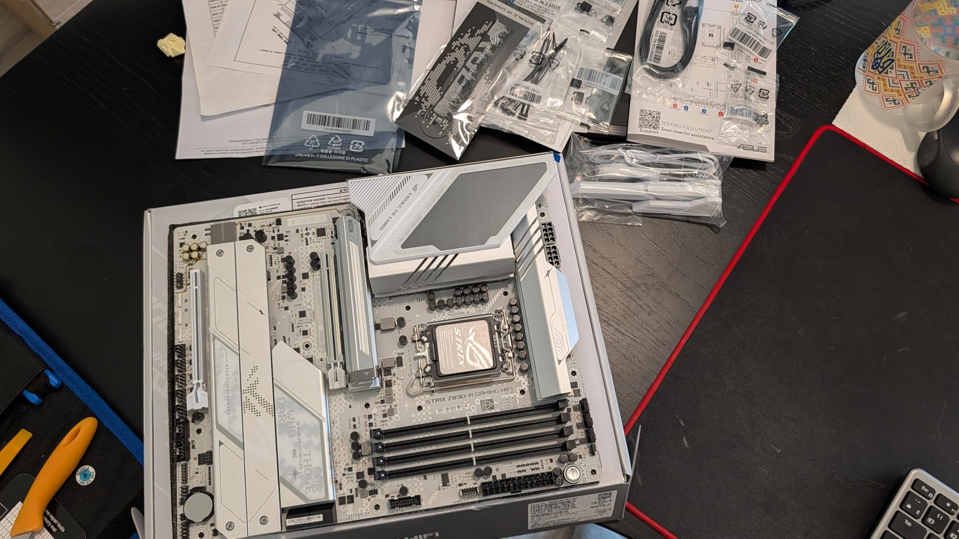 ASUS ROG STRIX Z890-A GAMING WIFI Z890 LGA 1851 ATX motherboard, Intel® Core™ Ultra Series 2 Ready, Advanced AI PC-ready, 16+2+1+2 stages, DDR5, WiFi 7, 2.5G, 5x M.2, Thunderbolt™ 4, USB Type-C, AI OC customer photo 1