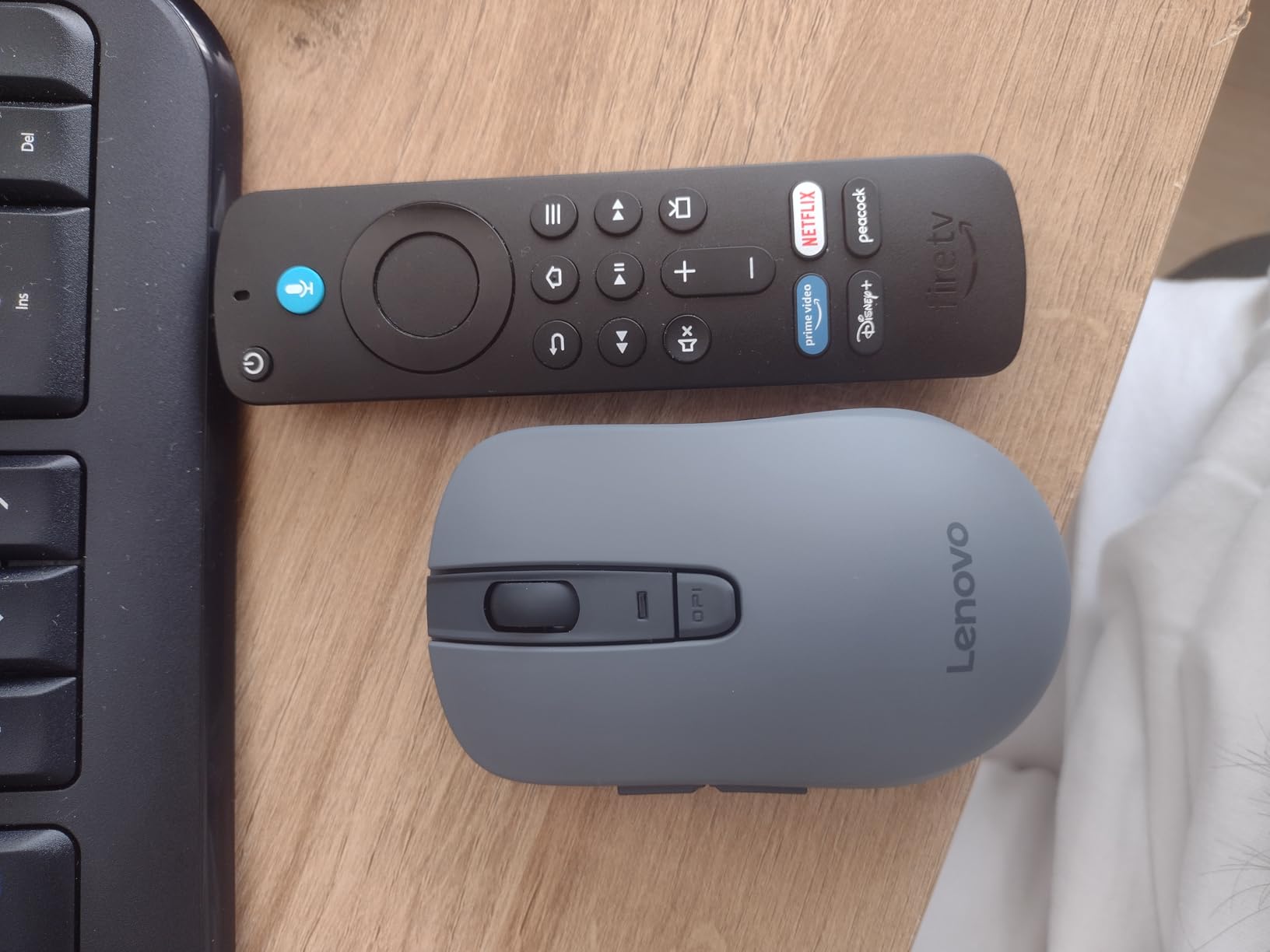 Lenovo WL310 Bluetooth Silent Mouse, Ergonomic, Adjustable DPI, Silent Clicks, Bluetooth 5.0, Portable for Windows, Mac, and Chromebook, Grey customer photo 1