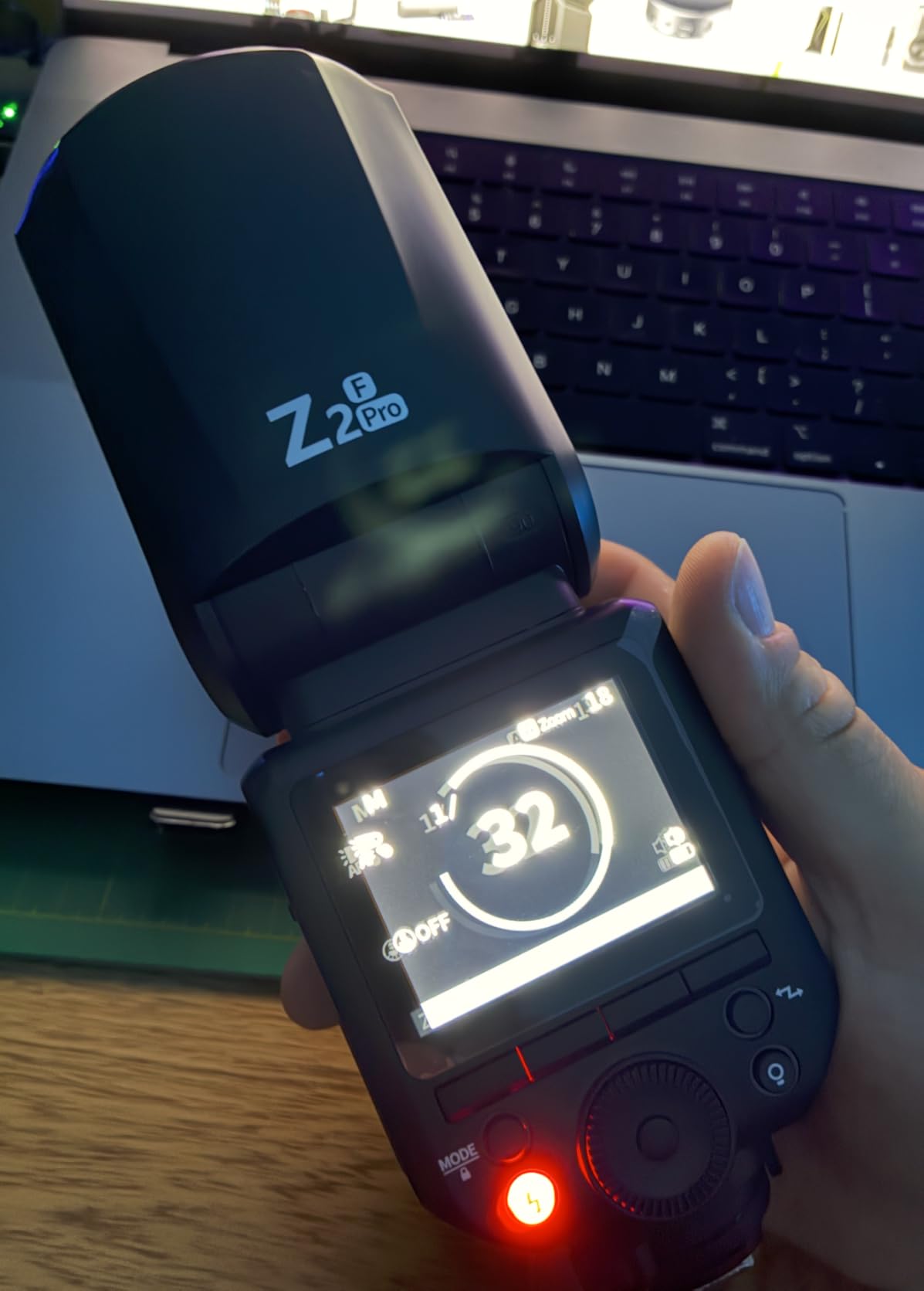 NEEWER Z2PRO-C 2.4G TTL Round Head Flash Speedlite Compatible with Canon customer photo 1