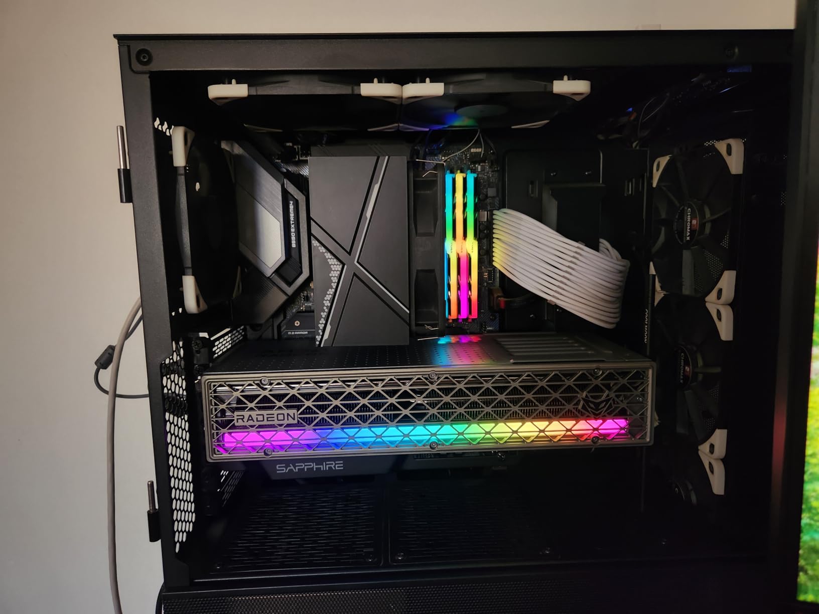 Sapphire Nitro+ AMD Radeon™ RX 9070 XT Gaming OC 16GB Dual HDMI/Dual DP customer photo 2