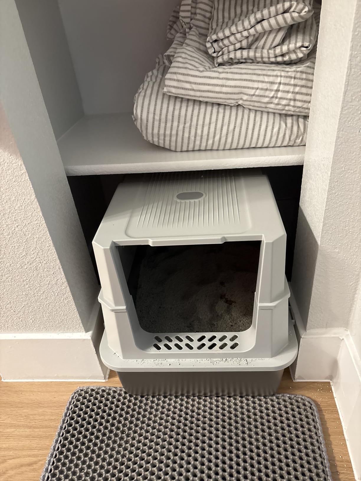TENTIZON Stainless Steel Cat Litter Box with Lid, Large Covered Enclosed Kitty Litterbox with Hood, Flip Top, High Side, Litter Mat, Scoop for Big Cats, Kitten, No Odor, No Mess, Easy Clean, Grey customer photo 2