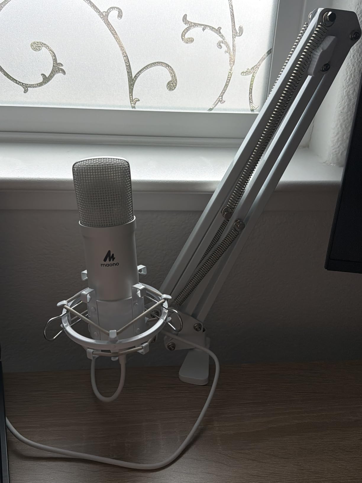 MAONO A04 Gen2 XLR/USB Condenser Microphone Kit for PC Podcast Recording customer photo 1