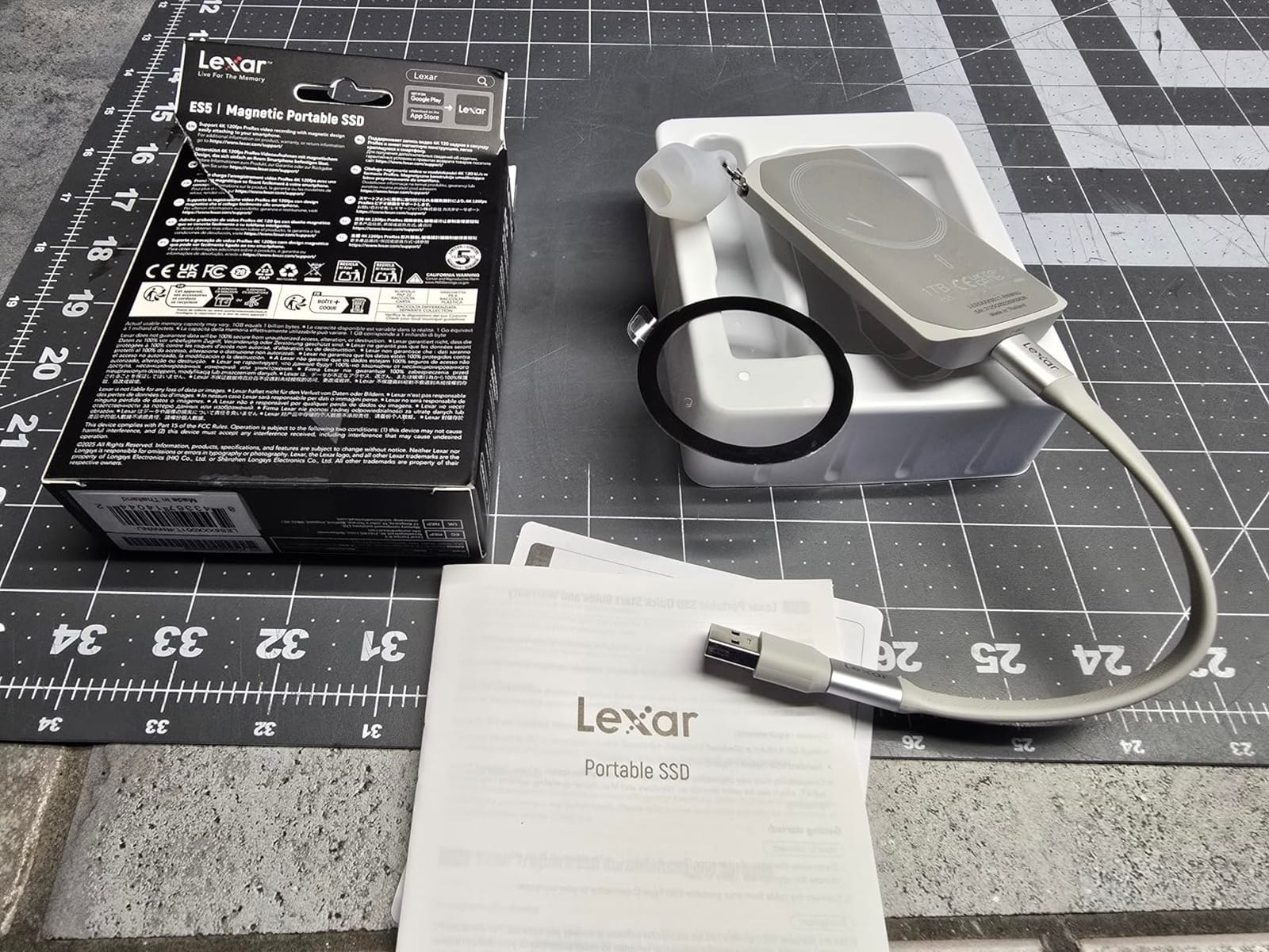 Lexar 2TB ES5 Magnetic External SSD, Up to 2000MB/s, Compatible w/MagSafe, USB-C Smartphones, iPhone 15/16 or Above, PC, Mac, Supports Apple ProRes & Samsung Pro Video, Silver (LES5XXX002T-RNWNU) customer photo 2
