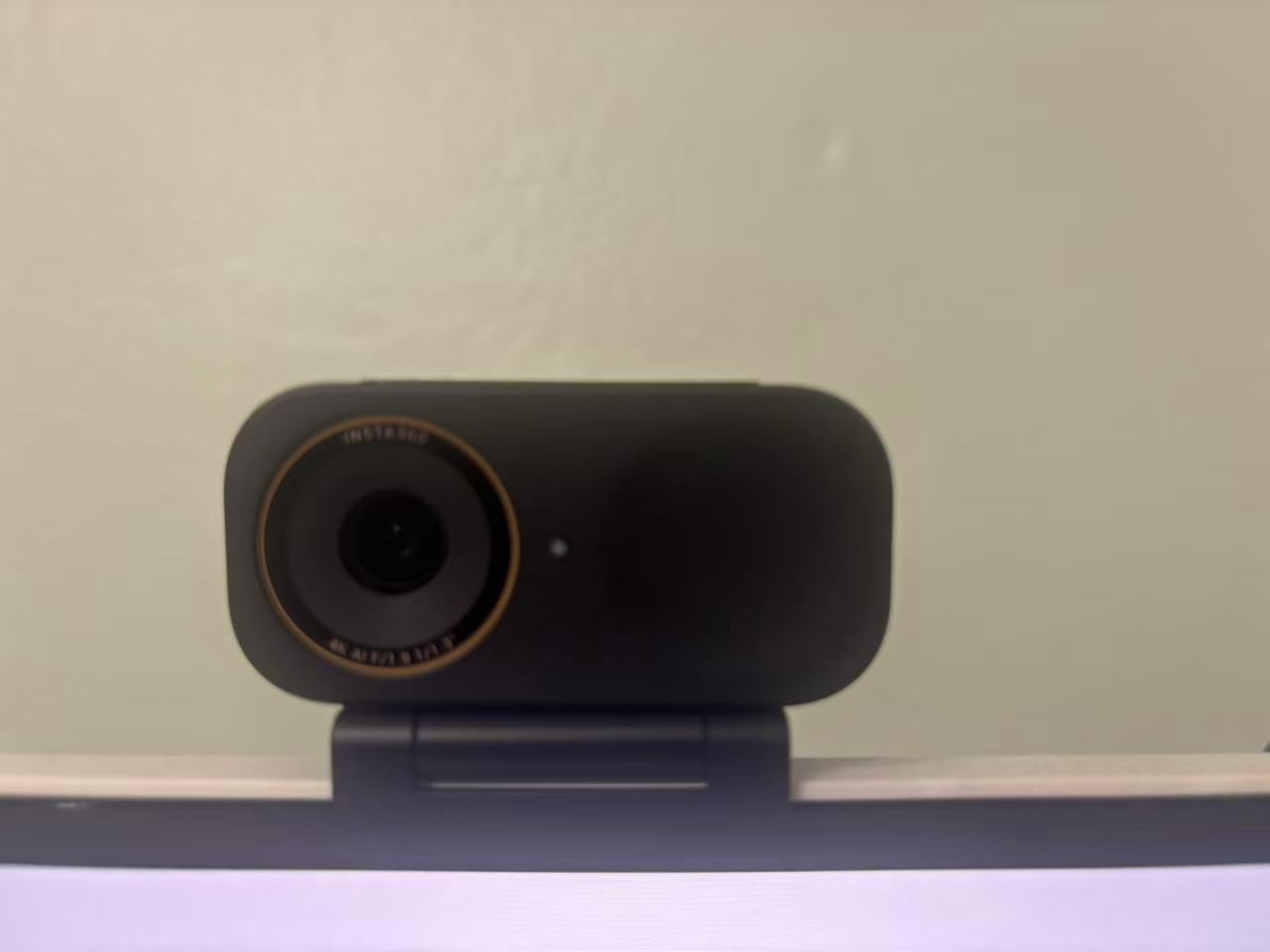 Insta360 Link 2C Pro – 4K Webcam for PC/Mac, 1/1.3” Sensor, Low-Light, Auto Framing, HDR, Directional Noise-Canceling Mics, Zoom, Teams, Twitch for Streaming or Meetings(Arctic White) customer photo 2